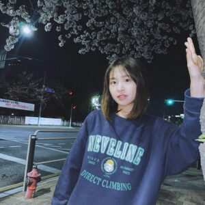 Chaewon Instagram - 연습 끝나고:)
APRIL🌸
