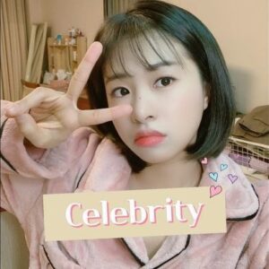 Chaewon Instagram - 헤매도 좋으니 
웃음 짓게 되길:)

#셀럽챌린지 #Celeb_Challenge
#나의Celebrity는_나야 #아이유_Celebrity
@edam.official

내가 음악을 사랑하게 된 이유
내가 가수가 될 수 있었던 원동력
내 영원한 롤모델❤️ @dlwlrma
넘 사랑해요 #아이유 선배님😭
난 평생 #유애나