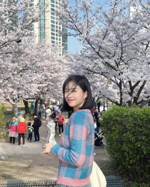 Chaewon Instagram - 다시 봄, 4월🌸

Photo by @y__s._.s__
