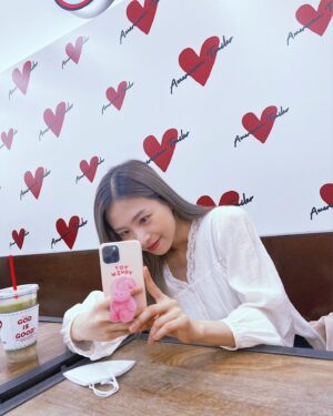 Chaewon Instagram - Photo by. @castlechel_0824 🍒