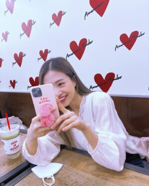 Chaewon Instagram - Photo by. @castlechel_0824 🍒