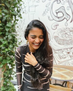 Chaitra Achar Instagram - I always can do fake laughters right but nothing can beat the real ones🤭 

Jokes and picture credits: @archanakottige