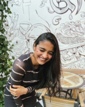 Chaitra Achar Instagram - I always can do fake laughters right but nothing can beat the real ones🤭 

Jokes and picture credits: @archanakottige