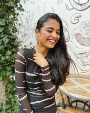 Chaitra Achar Instagram - I always can do fake laughters right but nothing can beat the real ones🤭 

Jokes and picture credits: @archanakottige