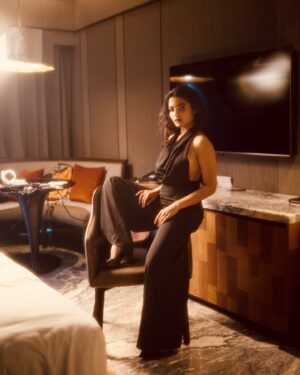 Chaitra Achar Instagram - Just for boss feel purposes…

PC: @avinashmurthy 
MU & Styling: @chandana_nambiyana 
Location: @conradbengaluru