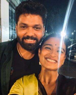 Chaitra Achar Instagram - One amazing human being ,a child at heart, and a phenomenal actor, it’s a happy birthday to him♥️🍋🌶️🧂🧹🧿

Love you da Raksh😘

PS: @hemanthrao11 laugh 🥹🤌🏼