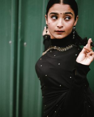 Chaitra Achar Instagram - Black can never go wrong…🤭

Styling: @beingstyl 
Styling Team : @meghakrishna.k, @nikithakrofficial