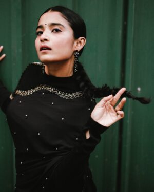 Chaitra Achar Instagram - Black can never go wrong…🤭

Styling: @beingstyl 
Styling Team : @meghakrishna.k, @nikithakrofficial