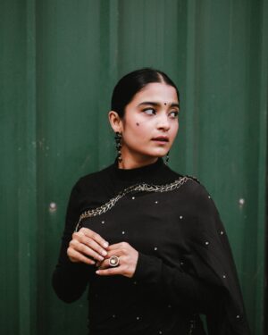 Chaitra Achar Instagram - Black can never go wrong…🤭

Styling: @beingstyl 
Styling Team : @meghakrishna.k, @nikithakrofficial