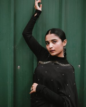 Chaitra Achar Instagram - Black can never go wrong…🤭

Styling: @beingstyl 
Styling Team : @meghakrishna.k, @nikithakrofficial