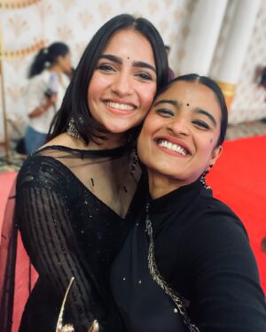 Chaitra Achar Instagram - @chittaramedia , ನಿಮ್ಮ ಈ ಪ್ರಶಂಸೆಗೆ ನಾನು ಆಭಾರಿ. ನಿಮ್ಮೆಲ್ಲರ ಪ್ರೋತ್ಸಾಹ, ಬೆಂಬಲ ಹಾಗು ಪ್ರೀತಿ ಸಧಾ ಹೀಗೆ ಇರಲಿ♥️

PS: and ofcourse Rukku and I had to twin 😉🧿🍋🌶️🧹🧂