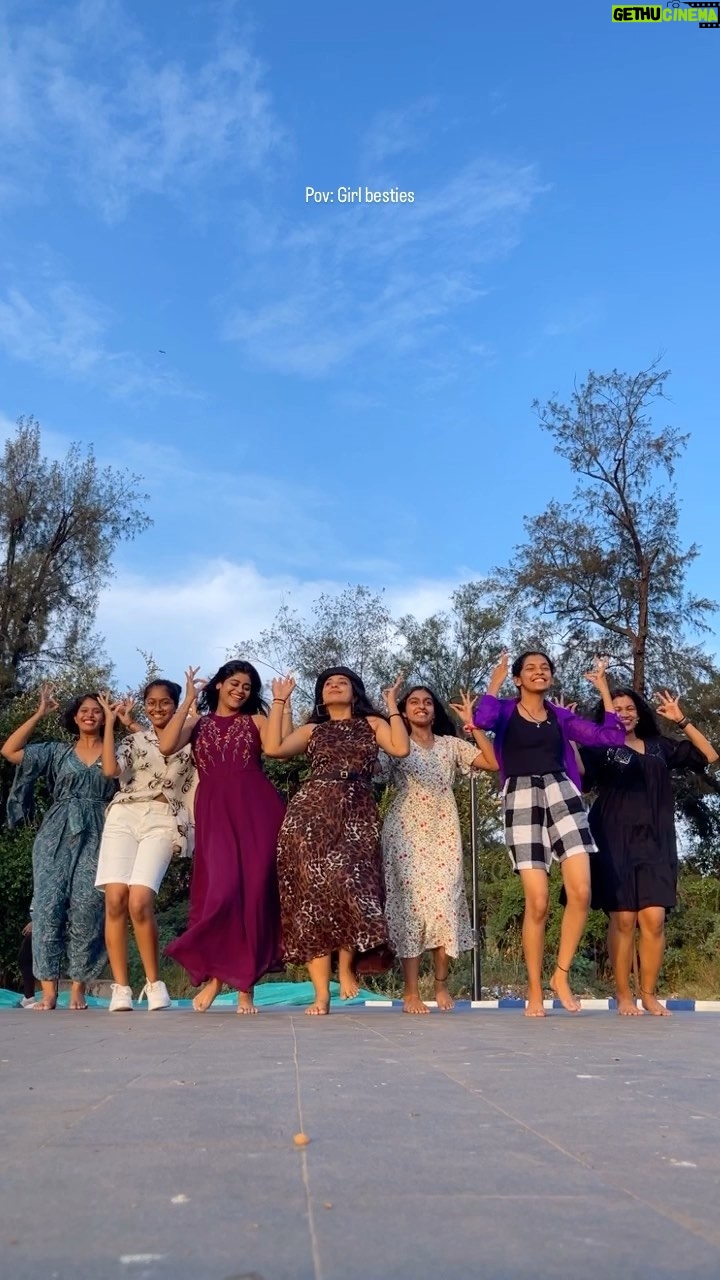 Chandana Ananthakrishna Instagram - It’s a vibe! Happy vibe🥰 . . #reelsinstagram #tumhihobandhu #girlstrip #girlgang #dancereels #dancereelsindia #goadiaries #bangaloredancers #dancers #dancechallenge #bollywoodsongs #bollywoodreels #girlreels