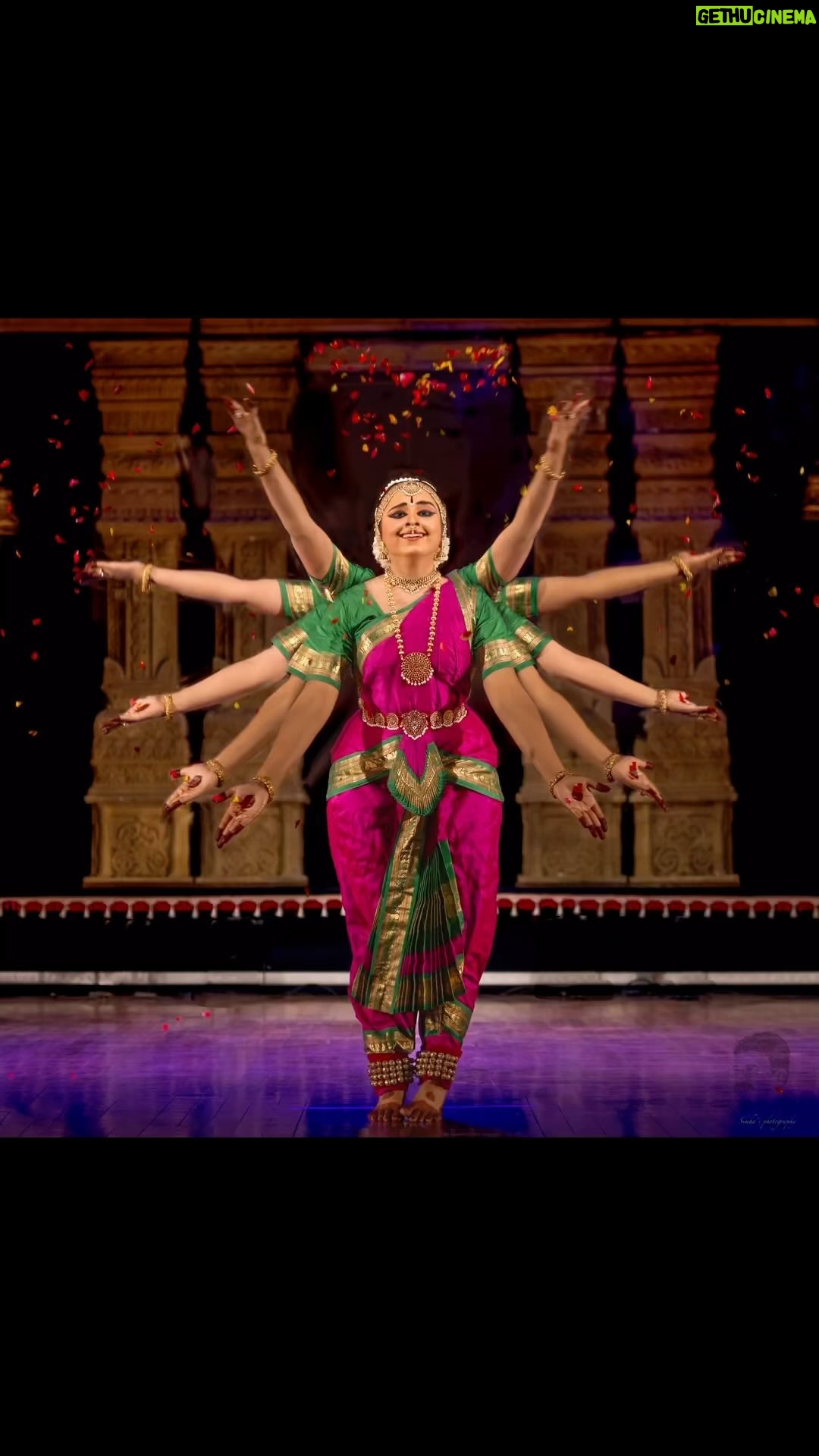 Chandana Ananthakrishna Instagram - RANGAPRAVESHA….beautiful bharatnatyam dance recital by Kum. Chandana Ananthakrishna disciple of guru Smt. Soundarya Srivathsa @chandana_ananthakrishna @soundaryasrivathsa #bharatnatyam #bharathanatyam #dance #dancer #dancersofinstagram #classicaldance #classicaldancer #classicaldancers #classicaldancersofinstagram #traditionaldancer #dancephotography #dancephotographer #nikon #nikonindia #nikonindiaofficial