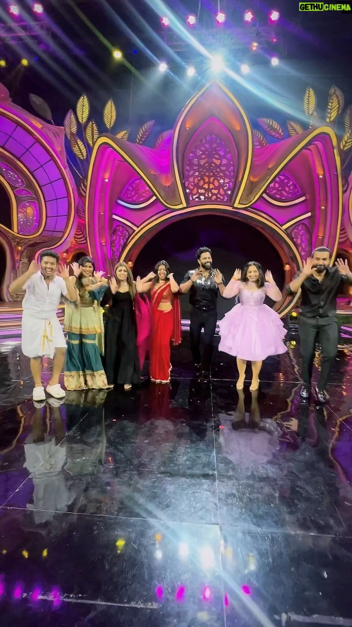 Chandana Ananthakrishna - 41.6K Likes - What Jhumka ??? 🤔🤔🤔
All pure madness !! 🫣🤭🤭🫠🤫
@zeekannada
.
.
.
#whatjhumka #whatjhumkachallange #bharjaribachelors #zeekannada #trendingsongs #reelsindia #popularnow