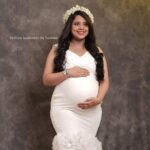 Chandana Ananthakrishna Instagram - “You never understand life until it grows inside of you.” ‒ Sandra Chami Kassis Mom to be - Chinmayi Ananthakrishna Proud chikki - @chandana_ananthakrishna Makeup & hair - @enlivenmakeoverbysushma #makeupartistrybysushma Photography - @naveenvcphotography Costume - @rentyourlook_by_chandangowda Tiara - @aarayana_bridal_zone Follow @enlivenmakeoverbysushma ✨ Bridal | Non bridal bookings - 077951 07626 ✨ One - one makeup workshops | saree draping worshops | Bridal makeup course - 077951 07626 ✨ Saree pre-pleating #enlivenmakeoverbysushma #maternityshoot #makeupartistsushma #bridalmakeup #bridalmakeupartistbangalore #southindianbridalmakeupartist #bangaloremua #southindianmua #celebritymakeupartist #bridalmakeupartist #southindianbride #bangaloremakeupartist #weddingmakeup #weddingmakeupartist #softglam #softcurls #dewymakeup
