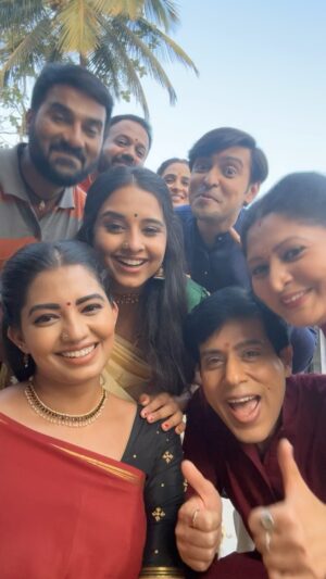 Chandana Ananthakrishna Instagram - After 4 counts, we all lost count 😂 can you guess all our character names in order? 😉