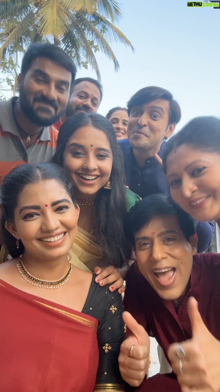 Chandana Ananthakrishna - 140.5K Likes - After 4 counts, we all lost count 😂 can you guess all our character names in order? 😉