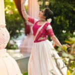 Chandana Ananthakrishna Instagram - #SATHYABHAME 💃🏻 - @chandana_ananthakrishna 🥻 - @hamsinifashions 💍💎- @waymore_priyanka 💄- @makeoverwith_bhavyanaik 👱‍♀️- @hairstyling_by_chandu 📸- @naveenvcphotography 📍 - @mantra.luxuryweddings. #reels #reelsinstagram #instagram #trending #viral #explore #love #instagood #explorepage #tiktok #reelitfeelit #india #follow #photography #fyp #reel #instadaily #followforfollowback #reelsvideo #likeforlikes #like #fashion #memes #foryou #reelkarofeelkaro #music #o #insta #instagramreels