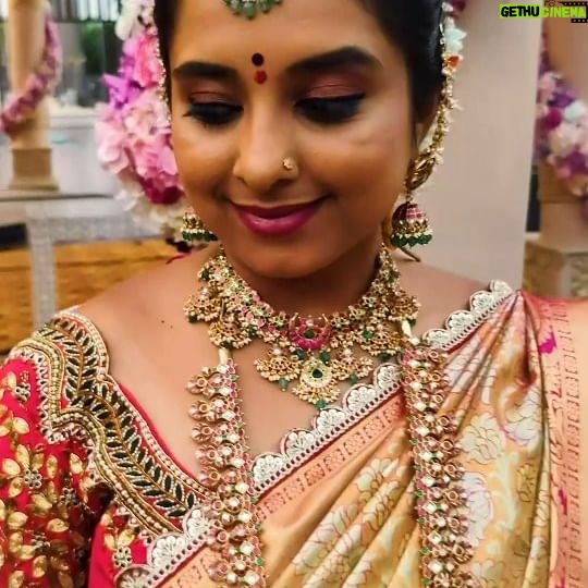 Chandana Ananthakrishna - 72.9K Likes - ಚಂದನದ ಗೊಂಬೆಯಂತೆ ಕಂಗೊಳಿಸಿದ ಜಾಹ್ನವಿ!
#LakshmiNivasa #ZeeOnTheGoReels #ZKReels #ZKPro #ZeeKannada #BayasidaBaagiluTegeyona