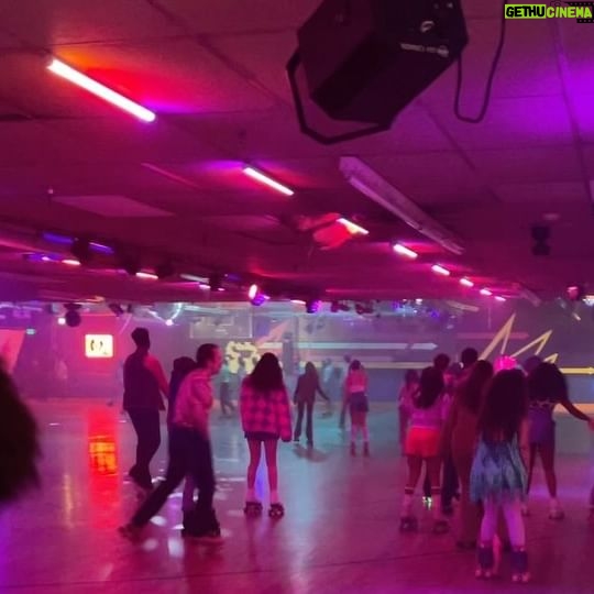 Chandler Kinney Instagram - let the good times roll πΌπΊπ»πͺ© π₯³ ep 203 of #PLLSummerSchool OUT NOW!!!!!