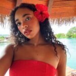 Chandler Kinney Instagram - on fiji time🌺