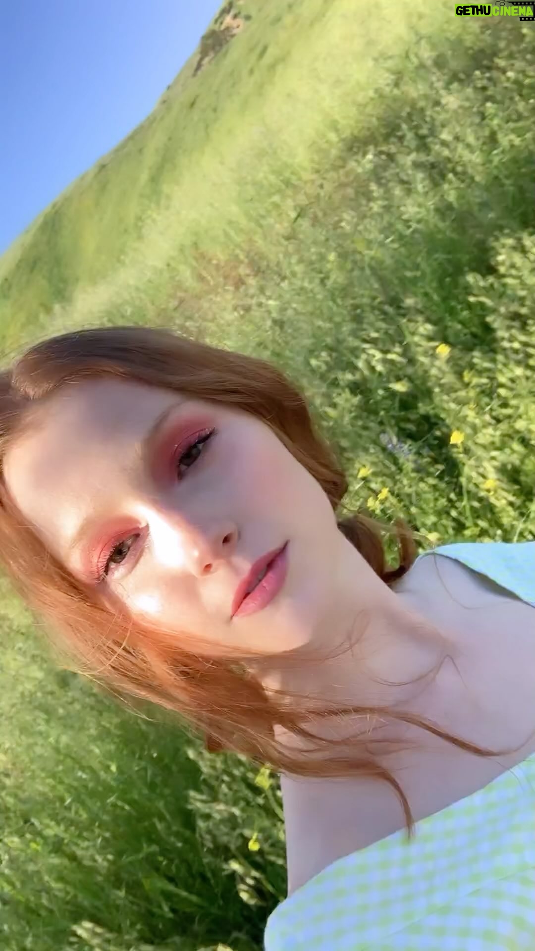 Chandler Lovelle Instagram - Once again manifesting a period piece where I get to frolic in the hills and have a really cool accent ✨ #actorslife #actorslife🎬 • • • • • #manifestation #periodpiece #victorian #janeausten
