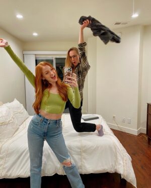 Chandler Lovelle Instagram - Sometimes you just need a good old fashioned slumber party hahaa 👯‍♀️

@lilianarw keeps my head screwed on straight 💕💕💕 i luh yewww
•
•
•
•
•
#actors #actorslife #acting #actress #laactor #laactress #laactors #castingdirector #castingby #hbomax #netflix #bff #bffs #ily #sleepover #slumberparty