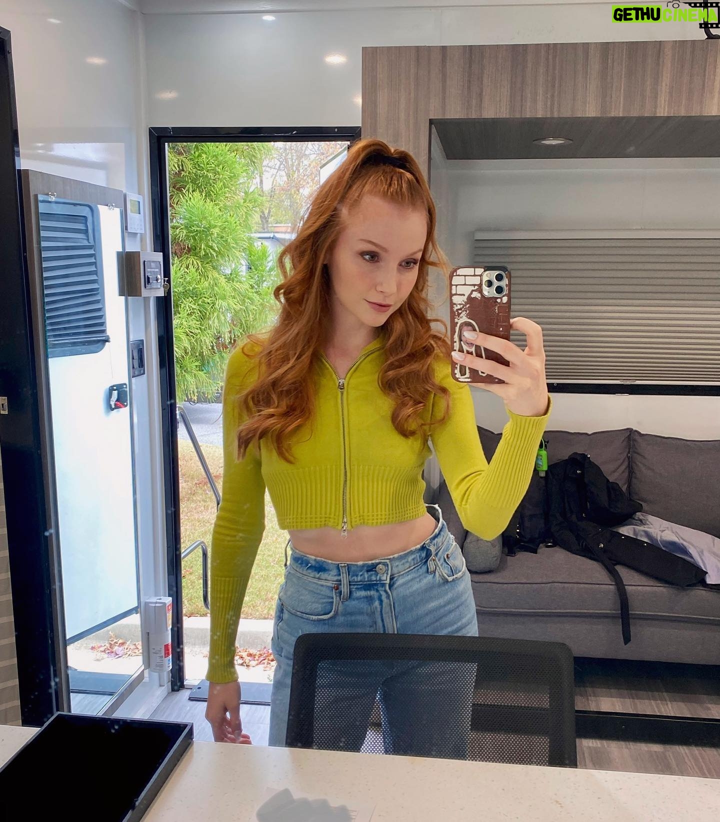 Chandler Lovelle Instagram - Happy New Year! 2022 was the best year yet 🥹 can't wait to see what 2023 brings! 🎬 leggooooooo! • • • • • #actorslife #laactor #actorsinger #filmandtv #pilotseason #castingby #castingdirector