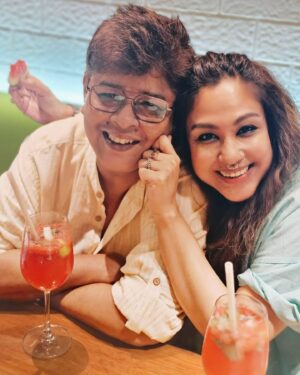 Chandrayee Ghosh Instagram - I can be anything I want to .. with my 'everythings ' !! 🤗😘❤️ Blessed to have you all in my life ! 💫
.
.
.
.
.
#withmyeverythings #friendsforlife #blessed #lotsoflove #instagram #potd #instafit #carouselpost #chandreyeeghosh #official_chandreyee_ghosh 
[With my everything, friends for life, lots of love, friends outing, lots of fun , chandreyee ghosh ]
