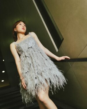 Chanel Wang Instagram - 在這次金鐘58
第二套禮服來自
@jasmine_galleria_taipei 
展現了可愛 氣質 華麗的元素
雖然有點可惜沒能穿著它上台
但還是當了一晚美美的小仙女啦🧚🏻‍♀️
 
👗： @jasmine_galleria_taipei