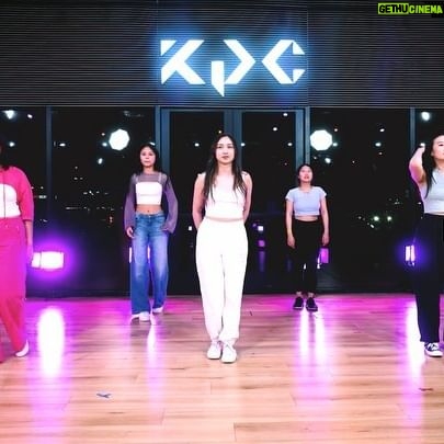Chang Seung-yeon Instagram - FRI 04.19 POPUP & M&G š§āš« : @seung_monkey šµ : MIDAS TOUCH - @kissoflife_s2 DC : Seungyeon Original Choreography š„ : @mnhn_made Class Footage: Linked in Bio Help us tag dancers šš«¶ #seungyeon #clc #cheshire #midastouch #kissoflife #kpopcenter #kpcdancestudio #kpc #kpop #buenapark #california #oc