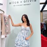 Chang Seung-yeon Instagram - 📍신세계 강남점 5층에 위치한 @aliceandolivia 매장에 다녀왔어요 *✧･ﾟ*˖·.❀ ❛ ֊ ❛ ❀ #광고 이번 24SS 제품들은 너무 싱그럽고 향긋한 느으낌 이더라고요! 옷을 입고 구경하는 내내 기분이 좋았답니다,,🌱 🗽뉴욕 브랜드인 만큼 개성 넘치고, 고급스러운 의류에 반해버렸..✨ 제가 입은 드레스는 ‘Daisy Tiered Ruffle Mini Dress’ 👗 ! ! 너무 청량•사랑스럽고, 라인이 보완되면서 편안함까지 🥹 외에도 너무 이쁜 옷이 많아서 아주 힘들었네요.. 😮‍💨 이번 봄, 여름 옷은 앨리스앤올리비아 에서 만나보세요 ♥ - ♥ #앨리스앤올리비아 #aliceandolivia #신세계강남