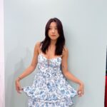 Chang Seung-yeon Instagram - 📍신세계 강남점 5층에 위치한 @aliceandolivia 매장에 다녀왔어요 *✧･ﾟ*˖·.❀ ❛ ֊ ❛ ❀ #광고 이번 24SS 제품들은 너무 싱그럽고 향긋한 느으낌 이더라고요! 옷을 입고 구경하는 내내 기분이 좋았답니다,,🌱 🗽뉴욕 브랜드인 만큼 개성 넘치고, 고급스러운 의류에 반해버렸..✨ 제가 입은 드레스는 ‘Daisy Tiered Ruffle Mini Dress’ 👗 ! ! 너무 청량•사랑스럽고, 라인이 보완되면서 편안함까지 🥹 외에도 너무 이쁜 옷이 많아서 아주 힘들었네요.. 😮‍💨 이번 봄, 여름 옷은 앨리스앤올리비아 에서 만나보세요 ♥ - ♥ #앨리스앤올리비아 #aliceandolivia #신세계강남