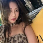 Chang Seung-yeon Instagram - Happy first anniversary to @grazia.sg 🎉💛