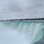 Chanidapa Pongsilpipat Instagram - Niagara Falls เป็นน้ำตกที่ใหญ่ที่สุดในโลก เคยมาแล้ว 2 รอบฝั่งอเมริกา 🇺🇸 แต่รอบที่ 3 นี้มาฝั่งแคนาดา 🇨🇦 ที่เค้าว่ากันว่าสวยกว่า ซึ่งก็สวยกว่าจริงๆ บอกเลยต้องมาดูด้วยตาตัวเอง เป็นธรรมชาติที่อลังมาก น้ำสีสวยอมเขียว เสียดายวันที่ไปฝนตกทั้งวัน ฟ้าปิดเลยถ่ายมาได้แค่ประมาณนี้ อดเห็นสายรุ้งเลย 🌈 #niagara #niagarafalls #niagarafallscanada #ontario #canada #ChaniInCA #dior #valentino