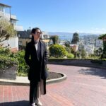 Chanidapa Pongsilpipat Instagram - Lombard Street ที่ขอตั้งชื่อไทยให้ว่า “ลำบากสตรีท” กว่าจะขึ้นมาตรงจุดนี้ได้ ทางลาดชันมากจริงจัง 😅 #tb #lombardstreet #sanfrancisco #california #USA #ChaniInUSA #gucci