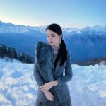 Chanidapa Pongsilpipat Instagram - Before sunset 🌄 ภูเขาหิมะที่เห็นด้านหลังคือฝั่ง Switzerland แล้ว สวยเหมือนภาพวาด 🗻 #tb #bocchettamargosio #biella #oasizegna #italy #ChaniInEU