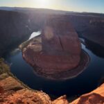 Chanidapa Pongsilpipat Instagram - เดินอย่างไกลเพื่อมาตรง Horseshoe Bend คุ้มค่าจริงเพราะสวยมาก แต่เสียดายย้อนแสงไปหน่อย 🐎🧲 #horseshoebend #coloradoriver #arizona #california #USA #ChaniInUSA #gucci #valentino #flatFF0659