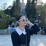 Chanidapa Pongsilpipat Instagram - มาไม่รู้กี่รอบแต่ไม่เคยขึ้นบันไดไปข้างบนเลยซักครั้ง 🙏🏻 #tb #tiantanbuddha #ngongping #lantauisland #hongkong #ChaniInAsia #FlatFF0517 #balenciaga #celine #hermes