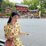 Chanidapa Pongsilpipat Instagram - การเดินทางไปสถานที่ท่องเที่ยวใน Kyoto แนะนำให้เดินทางโดยรถ bus เป็นหลัก วางแผนมาก่อนจะดี เพราะสายรถเยอะอาจจะงงได้ และต้องเผื่อเวลารอรถ เปลี่ยนรถ เพราะรถจอดทุกป้ายและอ้อมอยู่พอสมควรถ้าเทียบกับเดินทางโดยรถยนต์ส่วนตัว 🚏🚌 #yasakashrine #yasakajinja #gionshrine #gion #kyoto #japan #ChaniInAsia #gucci