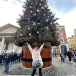 Chanidapa Pongsilpipat Instagram - Christmas tree in Covent Garden.🎄🇬🇧 #tb #coventgarden #london #UK #ChaniInUK #chanel