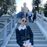Chanidapa Pongsilpipat Instagram - มาไม่รู้กี่รอบแต่ไม่เคยขึ้นบันไดไปข้างบนเลยซักครั้ง 🙏🏻 #tb #tiantanbuddha #ngongping #lantauisland #hongkong #ChaniInAsia #FlatFF0517 #balenciaga #celine #hermes