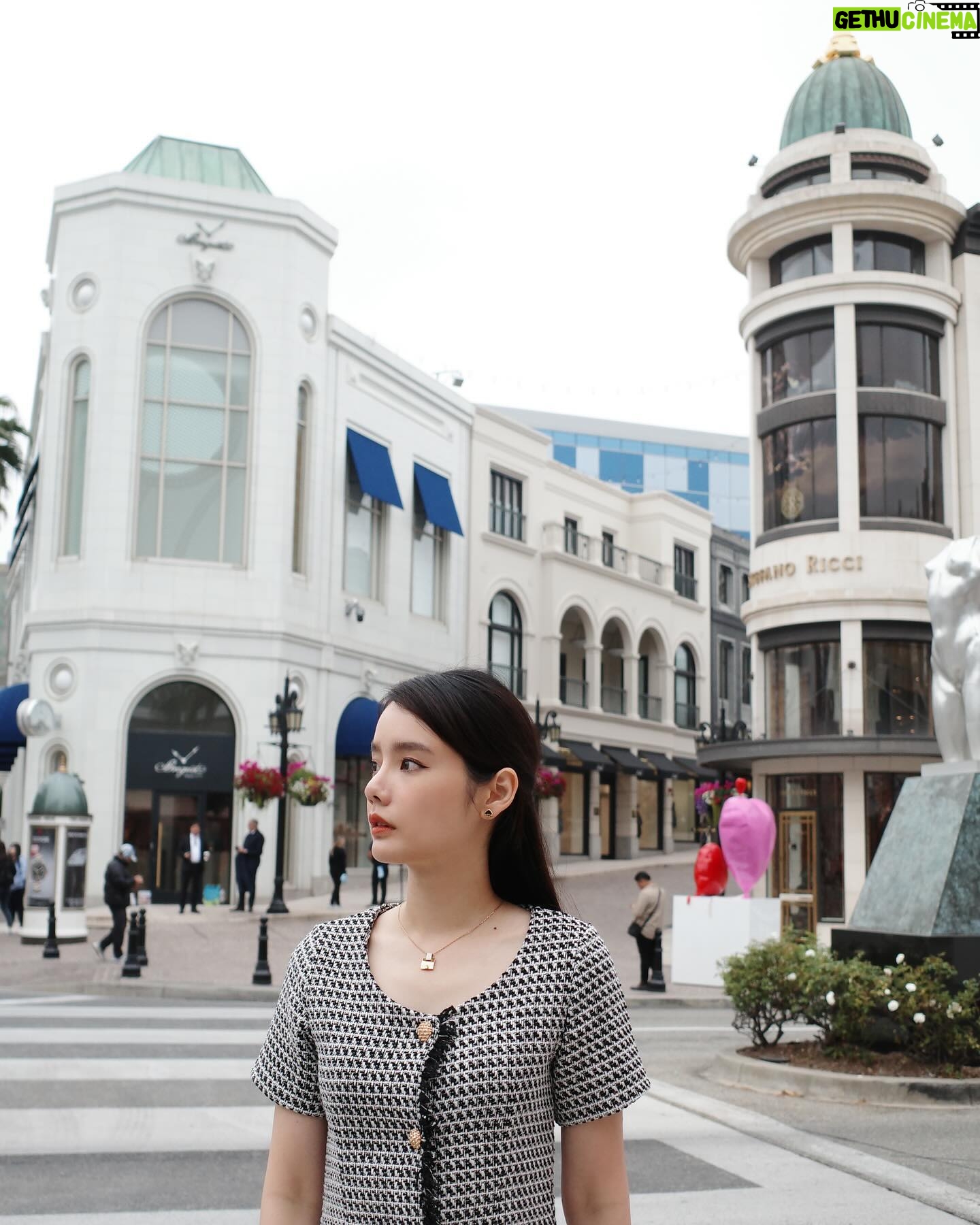 Chanidapa Pongsilpipat Instagram - Check-in πLA πΊπΈπ΄ #beverlyhills #losangeles #california #USA #ChaniInUSA #RicohGRIII #hermes #balenciaga #katespace