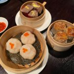 Chanidapa Pongsilpipat Instagram - 1-Michelin Star Cantonese Restaurant in London. ⭐️🇨🇳 มื้อเที่ยงนี้สั่งเป็น a la carte ติ่มซำ Wagyu Beef กับ Lobster คือดีมาก เป็ดย่าง Truffle หนังกรอบเนื้อนุ่ม แนะนำต้องจอง online มาก่อน walk-in ไม่ได้กินนะจ๊ะบอกเลย ที่นี่ Vat 15% Service charge 20% สิริรวมมื้อนี้อยู่ที่ £311.65 🥲 #tb #hakkasanmayfair #moderncantonesecuisine #mayfair #london #UK #ChaniInUK #chanidapig