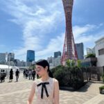 Chanidapa Pongsilpipat Instagram - Sunny day in Kobe. ☀️🗼#kobeporttower #merikenpark #kobe #japan #ChaniInAsia #FlatFF0738 #miumiu