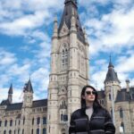 Chanidapa Pongsilpipat Instagram - Ottawa เป็นเมืองหลวงของ Canada ที่สวย สงบ คนน้อย รถไม่ติดด้วย 🇨🇦 #parliamenthill #eastblock #westblock #ottawa #capitalcityofcanada #canada #ChaniInCA #RicohGRIII #versace #gucci #toryburch