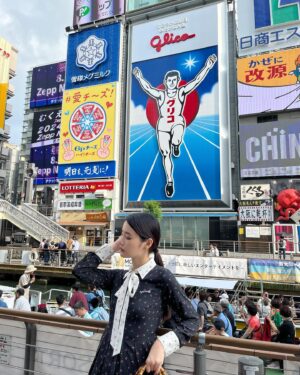 Chanidapa Pongsilpipat Instagram - ขอแสงกลางวันบ้าง ☀️ #glicosign #dontonbori #osaka #japan #ChaniInAsia #FlatFF0634