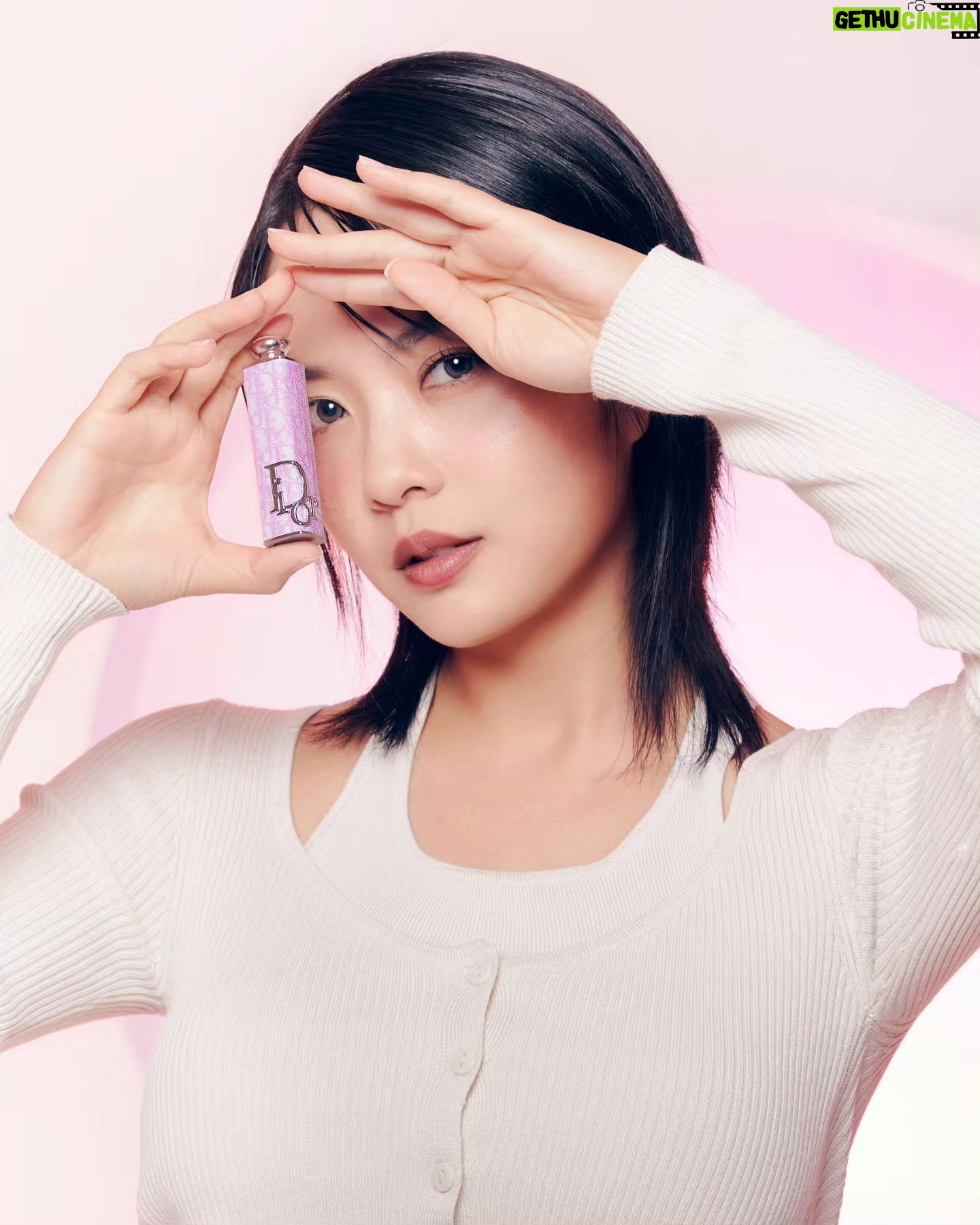 Chantalle Ng Instagram - Addicted to Dior Addict π The high-shine lipstick is designed as a fashion accessory with 3 new Couture Cases, and 31 high-shine shades including 5 new pop pastels, formulated with 90% natural ingredients. Available at all Dior Beauty Boutiques and Counters, and on the Dior Beauty Online Boutique @DIORBEAUTY @DIOR @DIORBEAUTYLOVERS #DIORADDICT #DIORMAKEUP