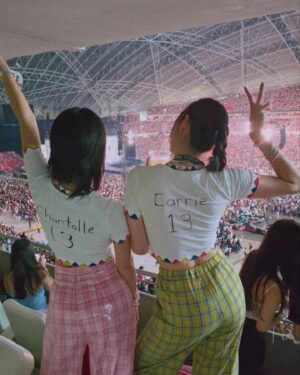 Chantalle Ng Instagram - SO GLAD I MADE IT 😭❤️ 

Lost hope of getting any ticket at all, then @carriewst swept me off my feet and asked if I'd like to go with her. THANK YOU FOR MAKING THIS HAPPEN 🥹 

Thank you @taylorswift for this amazing night!