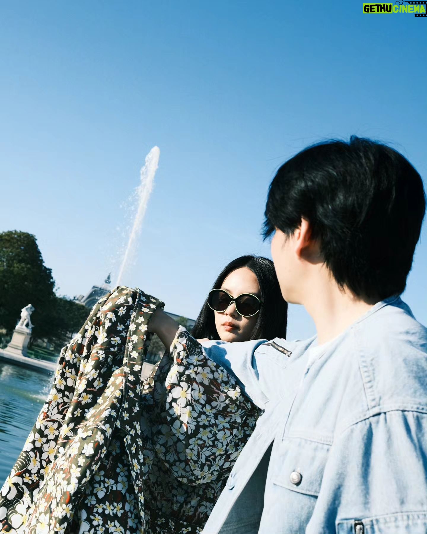 Chantalle Ng Instagram - BONJOUR FROM PARIS! Thank you for having me on your cover @nuyousingapore @terencewhatever ❤️ Photo @chuck.reyes Styling @donsonc Hair and Makeup @kimxbby__ Wearing @longchamp Text 王莉雁 Managed by @the_celebrityagency @ashleymjchen @jacindahoon